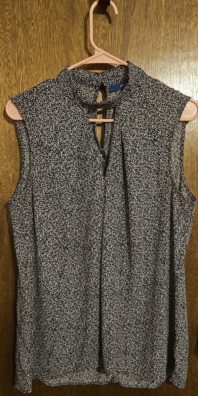 Women's Large Apt. 9 Keyhole Blouse
